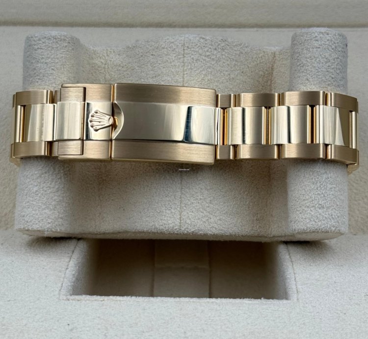 Rolex Daytona Yellow Gold Champagne Dial Yellow Gold Bracelet 126508 Unworn 2024