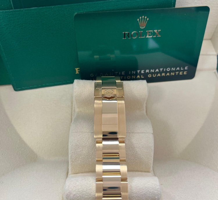 Rolex Daytona Yellow Gold Cosmograph Daytona 40 Watch - Meteorite And Black Dial - Oyster 116508