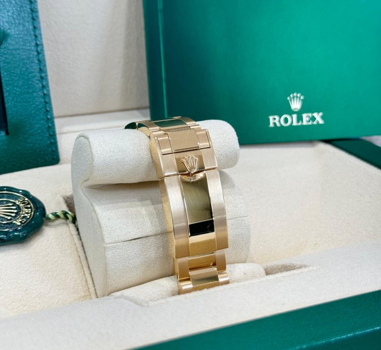 Rolex Daytona Yellow Gold Mother Of Pearl Diamond Dial 2021