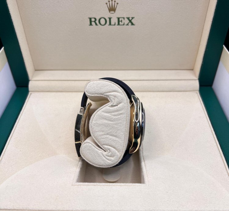 Rolex Daytona Yellow Gold Oysterflex