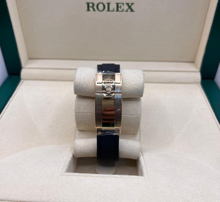 Rolex Daytona Yellow Gold Oysterflex
