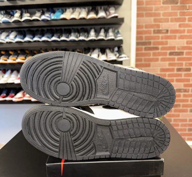 Jordan 1 Retro High Dark Mocha