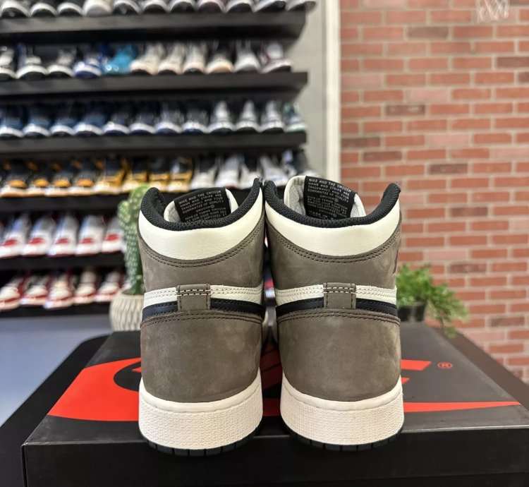 Jordan 1 Retro High Dark Mocha