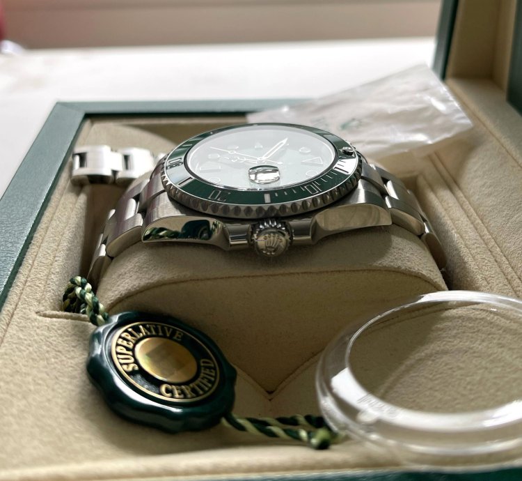 Rolex Submariner Date Magnifique Rolex Hulk Neuve