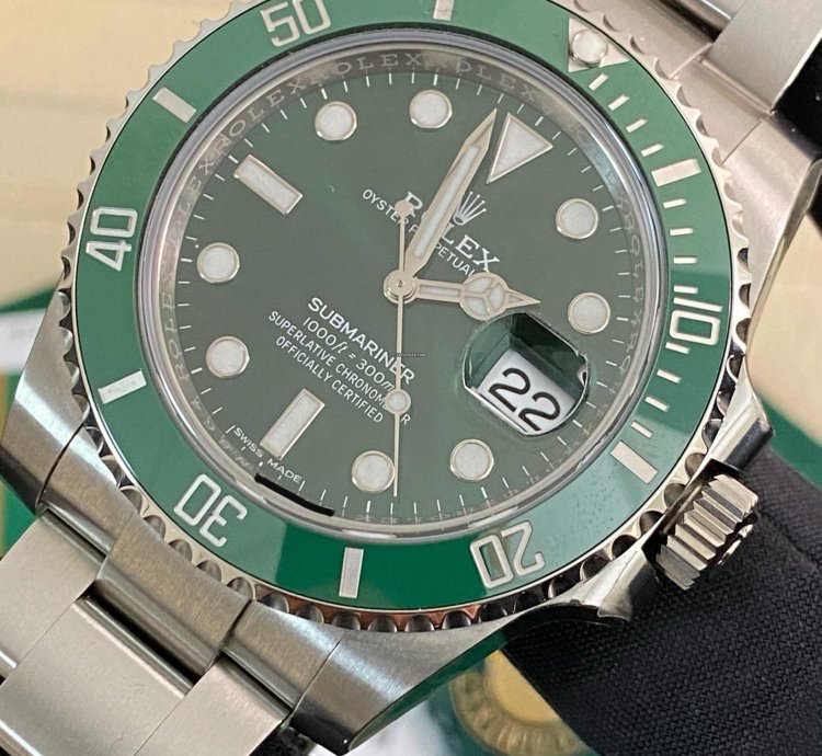 Rolex Submariner Date New Full Stickers 2018 Submariner Date Hulk New Old Stock 116610lv Full Set