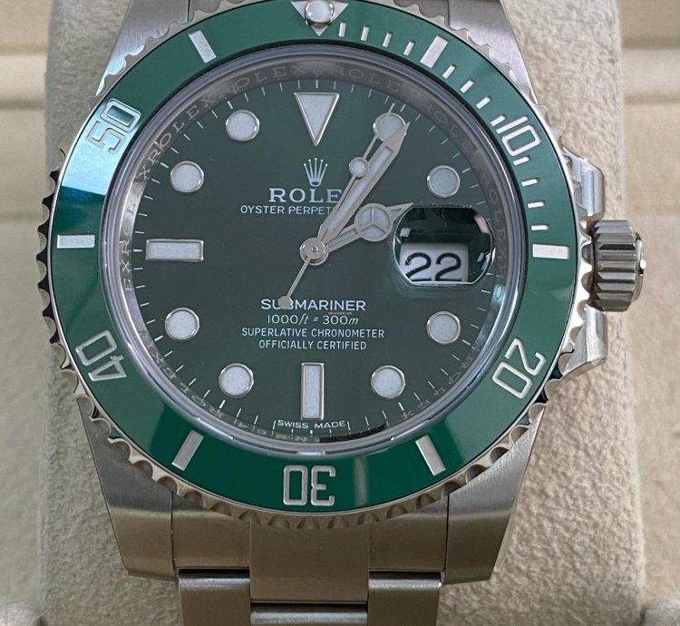Rolex Submariner Date New Full Stickers 2018 Submariner Date Hulk New Old Stock 116610lv Full Set