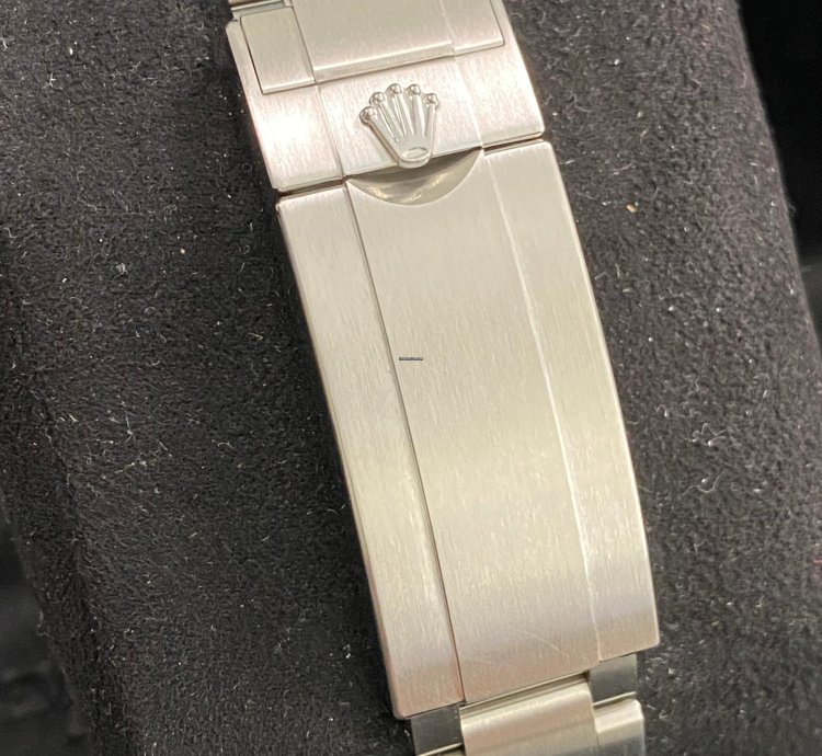 Rolex Submariner Date New Old Stock 2019 Submariner Date Hulk Unworn 116610lv Full Set