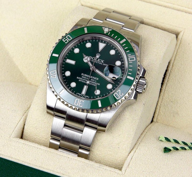 Rolex Submariner Date Oyster Perpetual Submariner Stainless Steel Hulk 116610lv