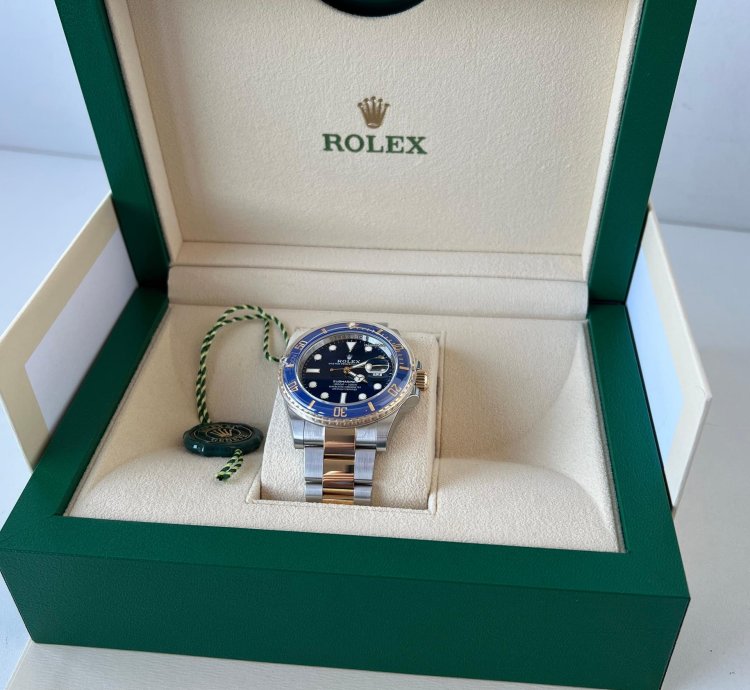 Rolex Submariner Date Stunning Blue Dial Full Set Of Papers Original Box 2024