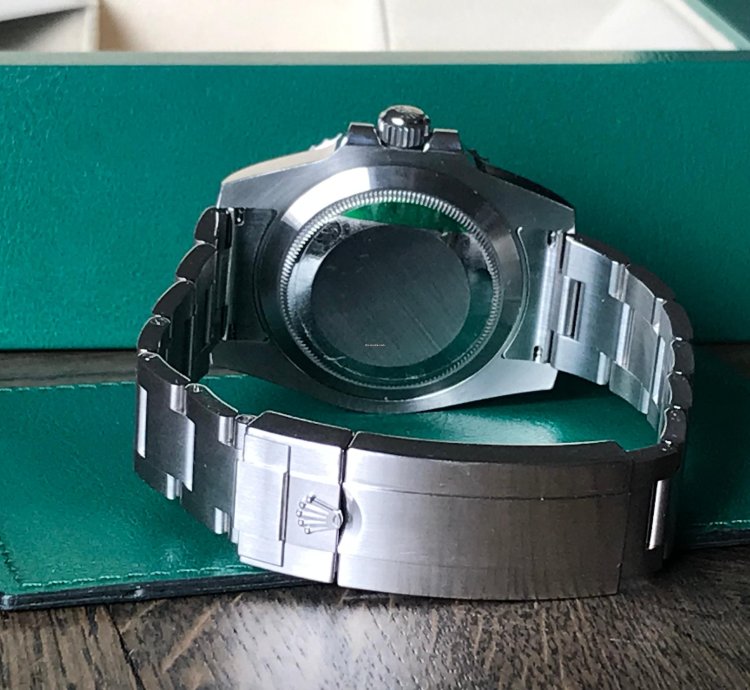 Rolex Submariner Date Unworn 2019 perfect Condition And Sticker On The Back