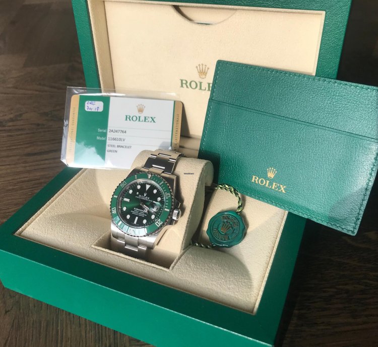 Rolex Submariner Date Unworn 2019 perfect Condition And Sticker On The Back