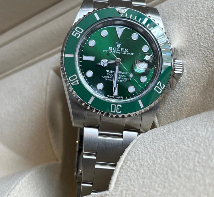 Rolex Submariner Date Unworn 2019 perfect Condition And Sticker On The Back