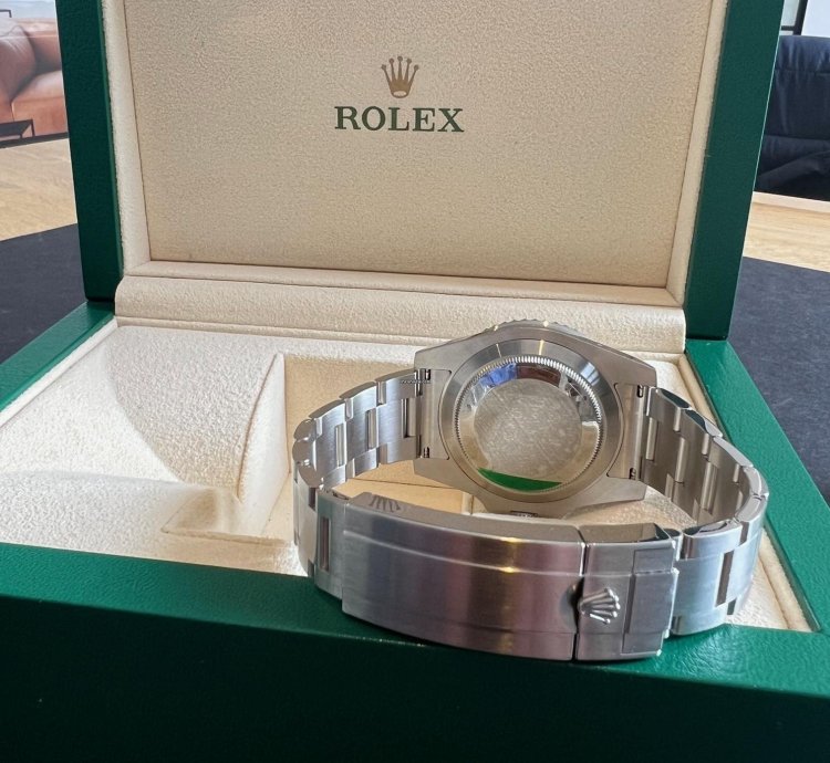 Rolex Submariner Date Unworn 2019 perfect Condition And Sticker On The Back