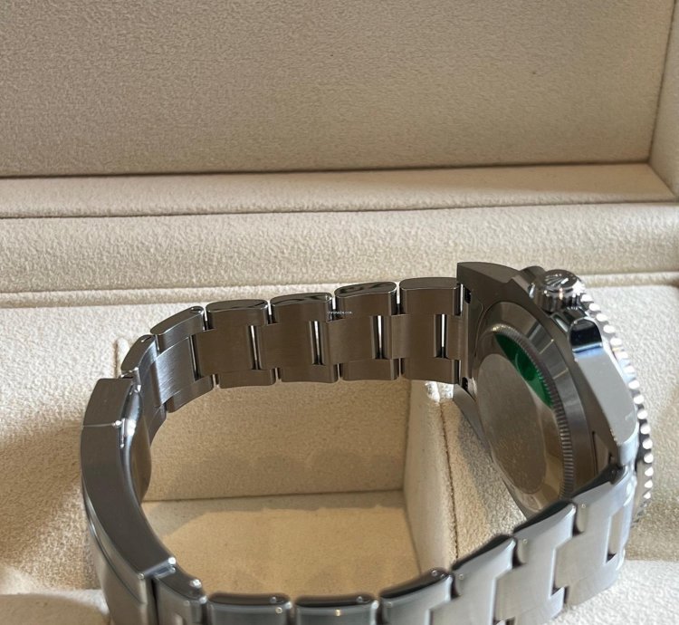 Rolex Submariner Date Unworn 2019 perfect Condition And Sticker On The Back