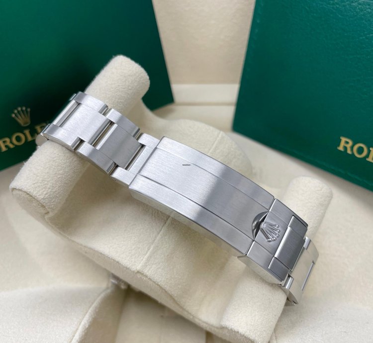Rolex Submariner Date Unworn 2019 Submariner Date 40mm 116610lv Stainless Steel Hulk Green Dial Green Bezel
