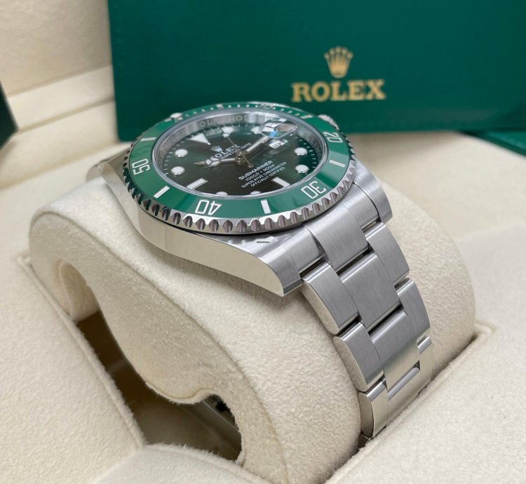 Rolex Submariner Date Unworn 2019 Submariner Date 40mm 116610lv Stainless Steel Hulk Green Dial Green Bezel