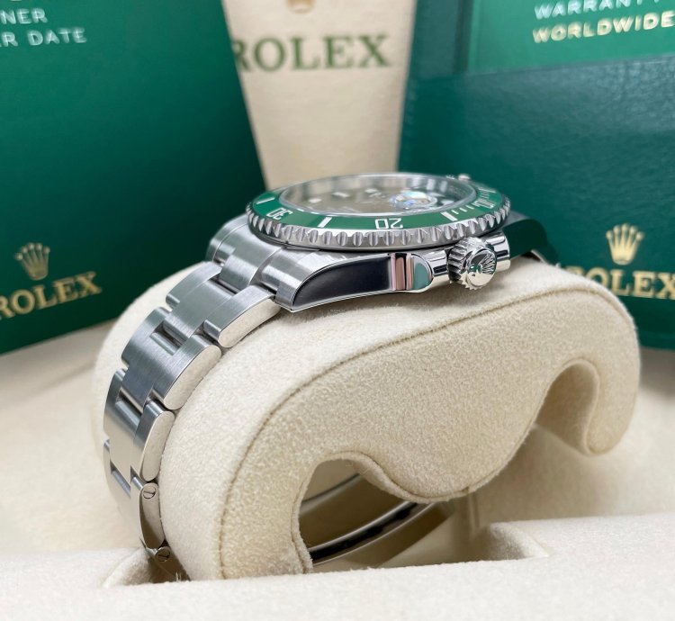 Rolex Submariner Date Unworn 2020 Submariner Date 40mm 116610lv Stainless Steel Hulk Green Dial Green Bezel