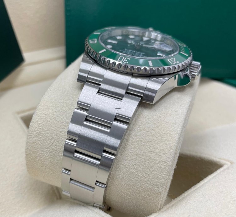 Rolex Submariner Date Unworn 2020 Submariner Date 40mm 116610lv Stainless Steel Hulk Green Dial Green Bezel