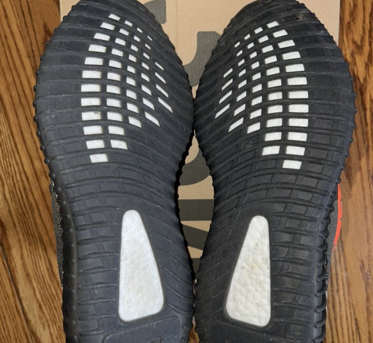 Adidas Men Syeezy Boost 350 V2 Carbon Beluga Size 12 Hq7045