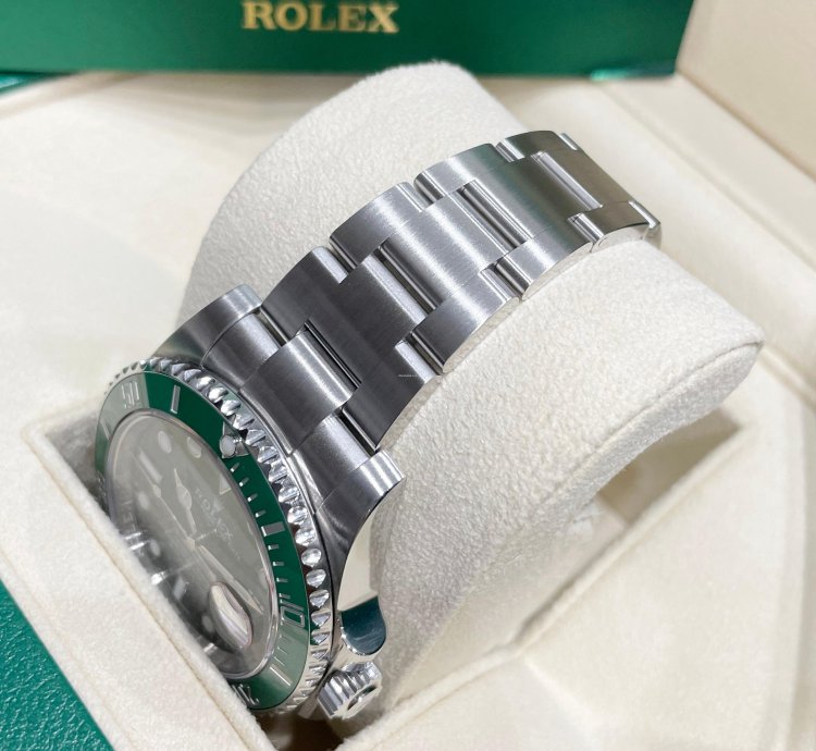 Rolex Submariner Date Unworn Submariner Date 40mm 116610lv Stainless Steel Hulk Green Dial Green Bezel