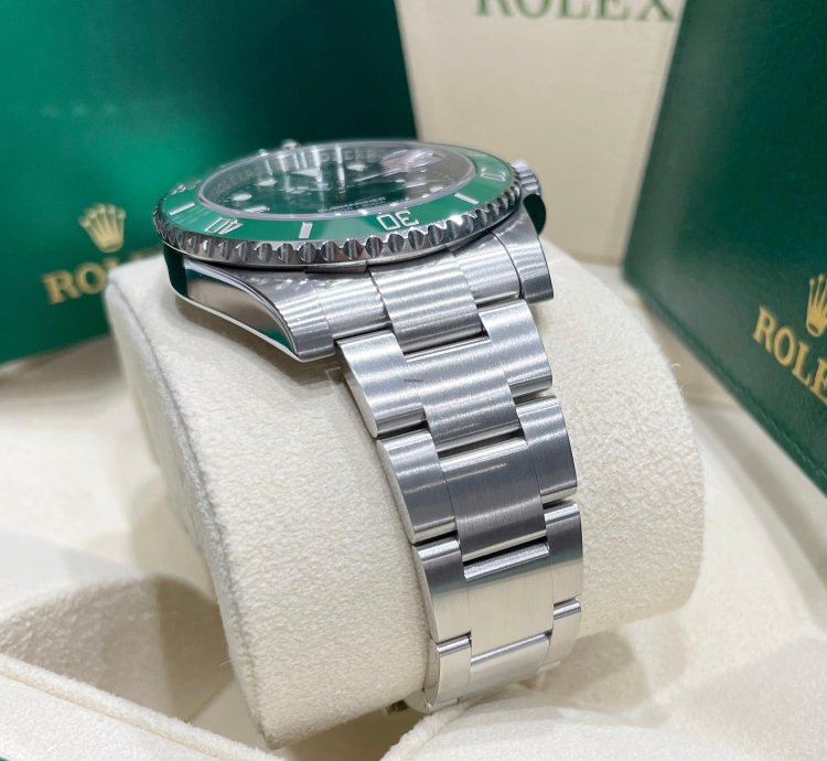 Rolex Submariner Date Unworn Submariner Date 40mm 116610lv Stainless Steel Hulk Green Dial Green Bezel