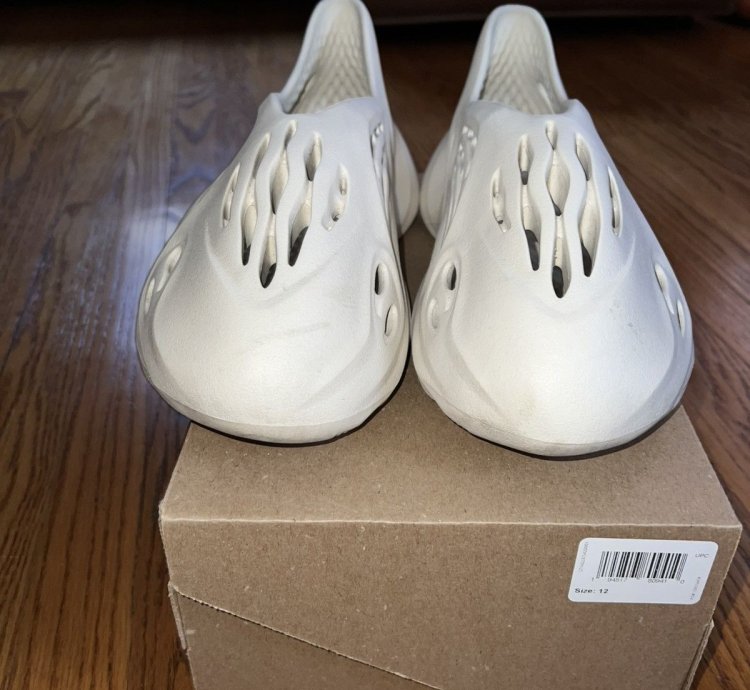 Adidas Men Yeezy Foam Rnnr Sand Size 12 Fy4567