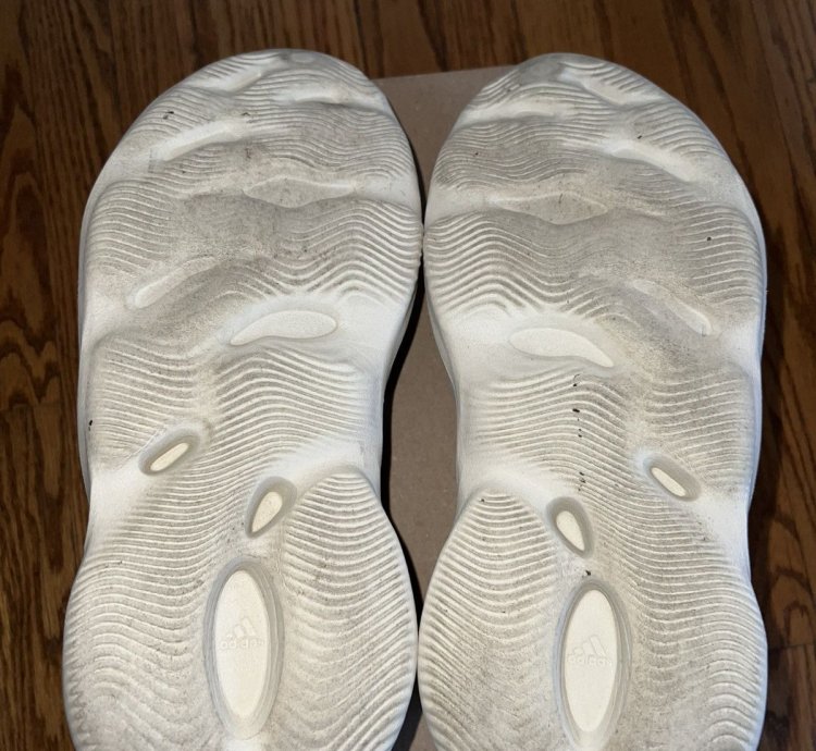 Adidas Men Yeezy Foam Rnnr Sand Size 12 Fy4567