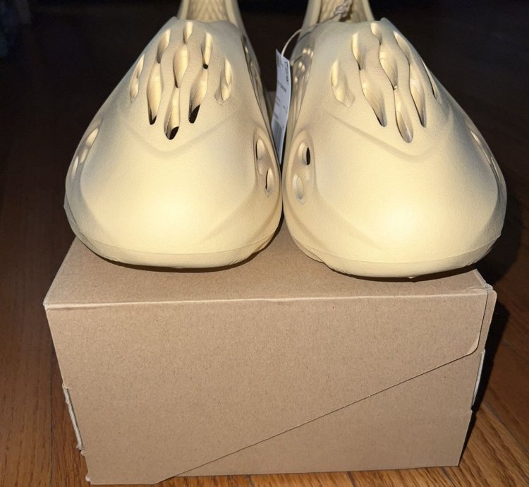 Adidas Men Yeezy Foam Rnr Desert Sand Size 12 Gv6843