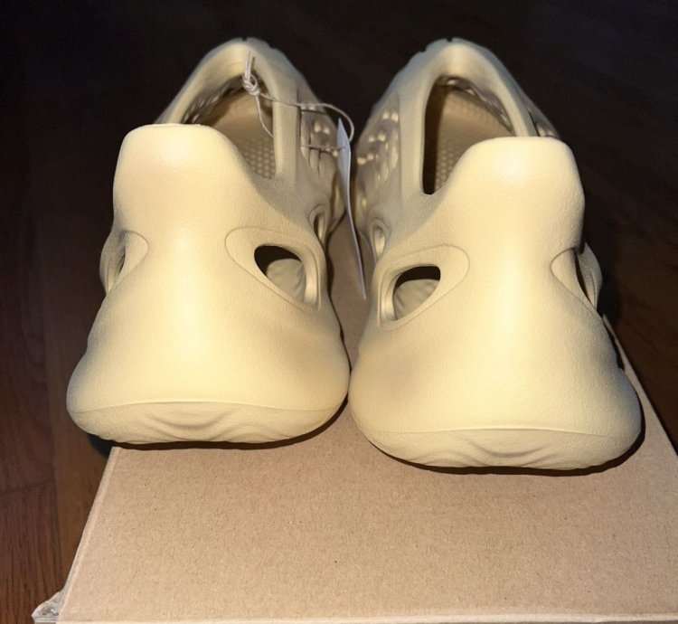 Adidas Men Yeezy Foam Rnr Desert Sand Size 12 Gv6843