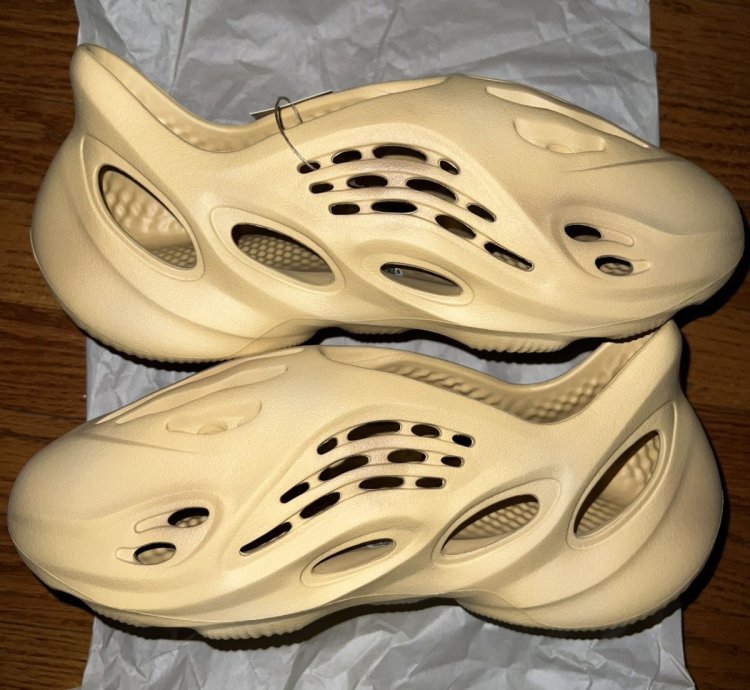 Adidas Men Yeezy Foam Rnr Desert Sand Size 12 Gv6843