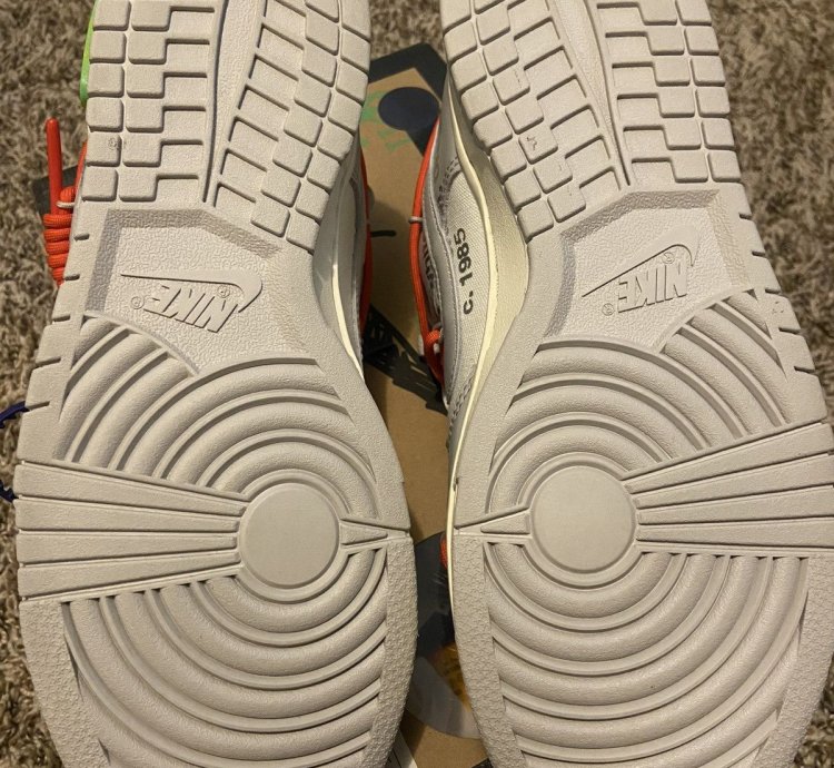 Nike Dunk Low Off-white Lot 23