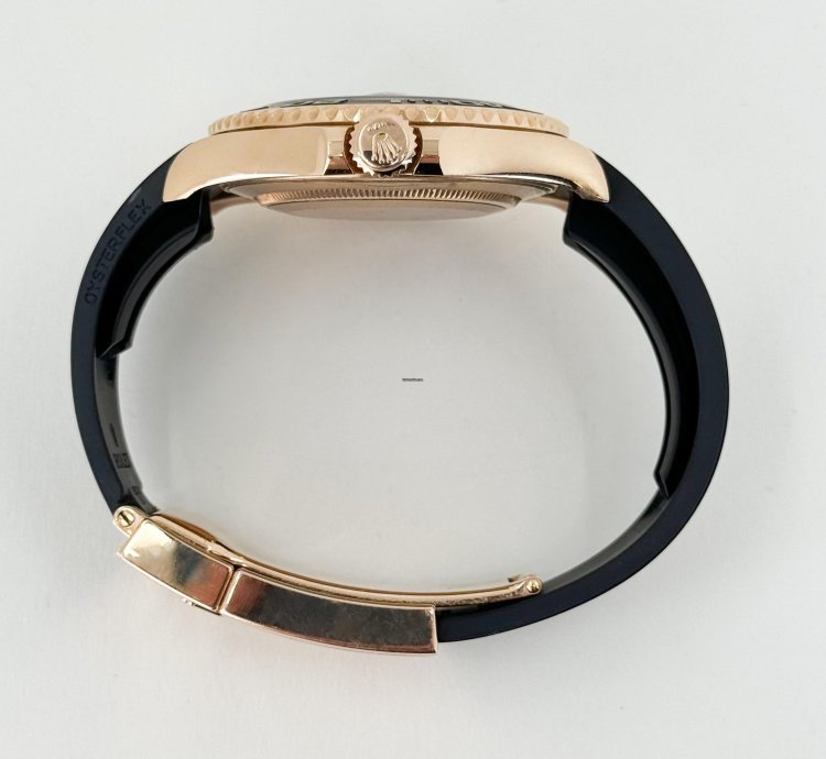 Rolex Yacht-master 40 40mm Black Ceramic Bezel Rose Gold Black Dial Oysterflex Band 116655