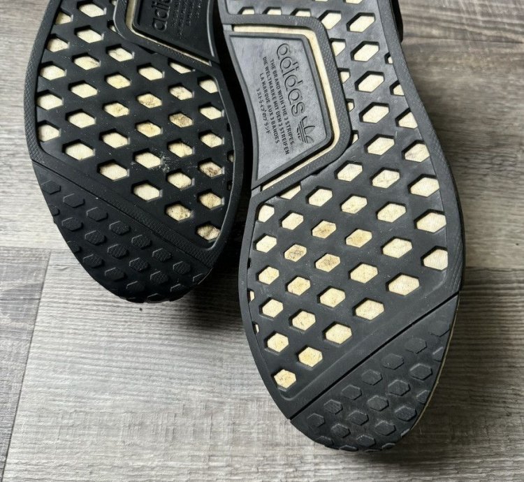 Adidas Nmd V2 Core Black Gold Metallic 9 5m