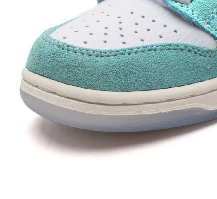 April Skateboards x Nike Sb Dunk Low