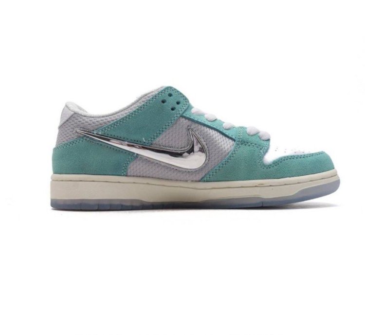 April Skateboards x Nike Sb Dunk Low