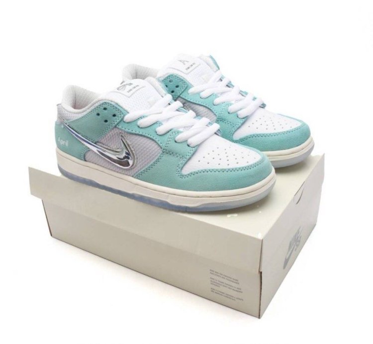 April Skateboards x Nike Sb Dunk Low