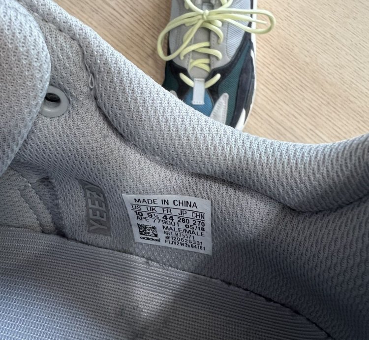 Adidas Og 2017 Yeezy Boost 700 Wave Runner Sz 10 Yzy Pod 1