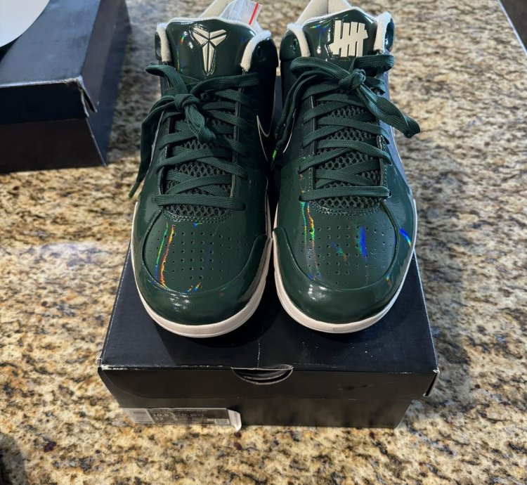 Nike Kobe 4 Undefeated Bucks
