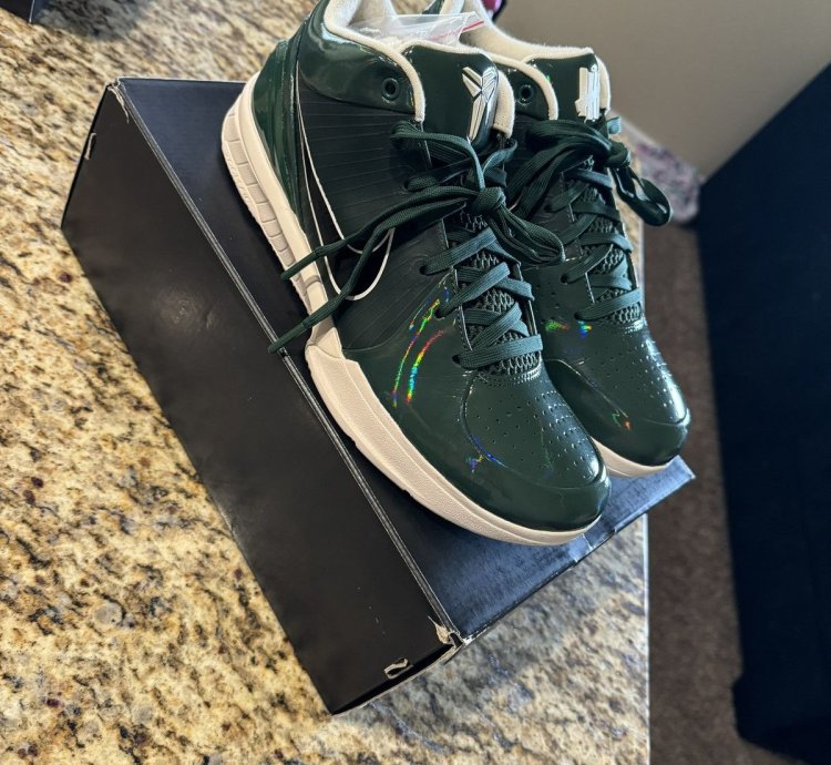 Nike Kobe 4 Undefeated Bucks