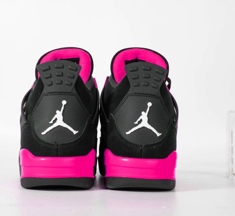 Air Jordan 4 Pink Thunder