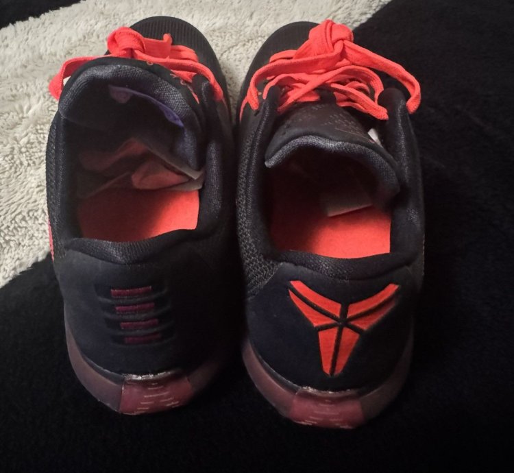 Ds Nike Kobe 10 Bright Crimson Size 6 5y