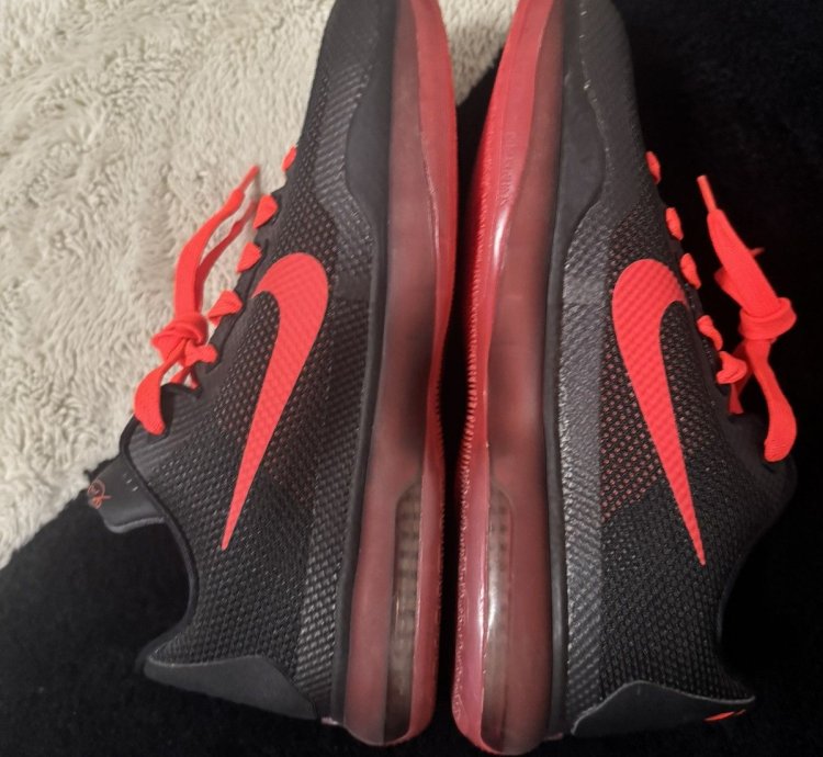 Ds Nike Kobe 10 Bright Crimson Size 6 5y