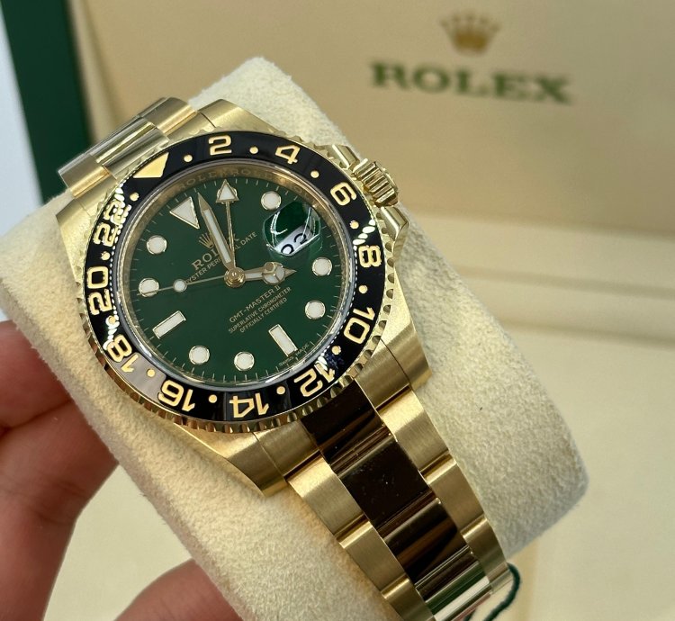 Rolex Gmt-master Ii 116718ln Green Dial