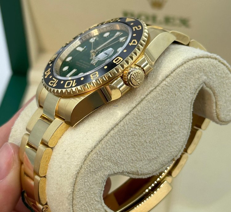 Rolex Gmt-master Ii 116718ln Green Dial