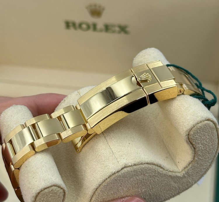 Rolex Gmt-master Ii 116718ln Green Dial