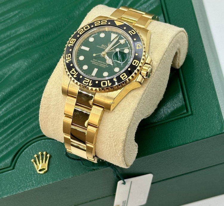 Rolex Gmt-master Ii 116718ln Green Dial