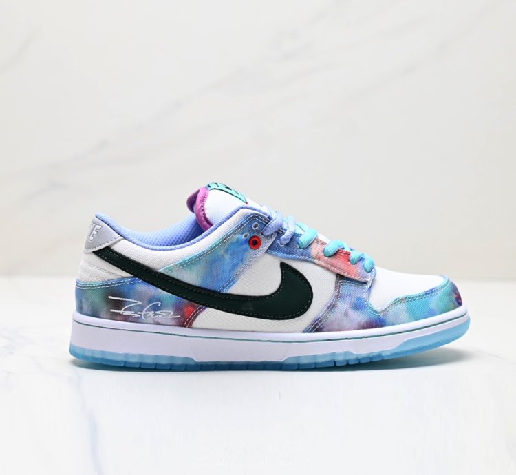 Dunk Low X Futura Laboratories