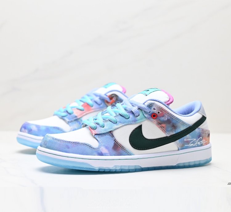 Dunk Low X Futura Laboratories