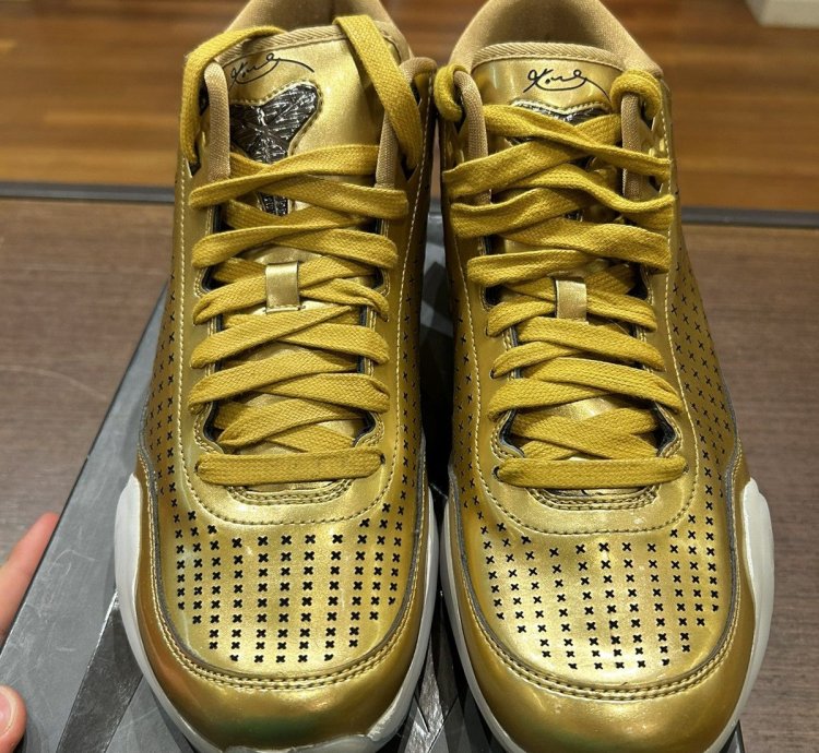 Kobe 10 Mid Ext Liquid Gold