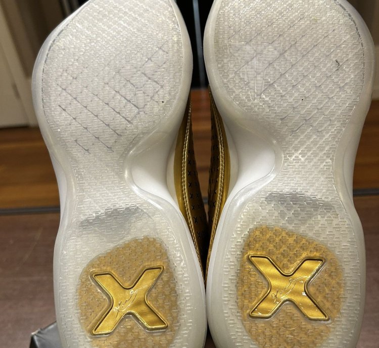 Kobe 10 Mid Ext Liquid Gold